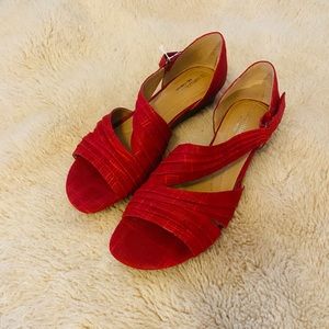 Red naturalizer sandals